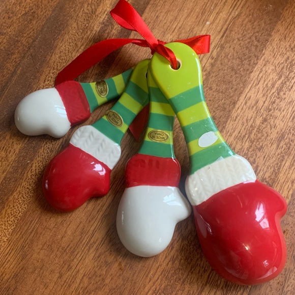Temptations holiday ceramic measuring spoon set. - Picture 4 of 5